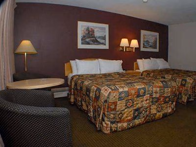 Econo Lodge Inn And Suites2