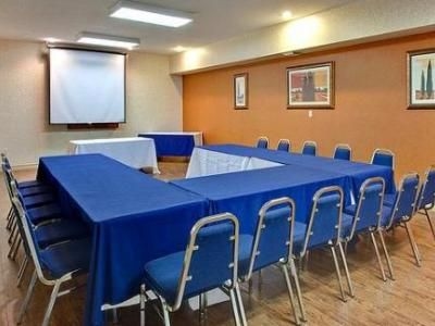 Holiday Inn Express Lethbridge1