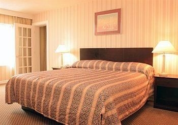 Econo Lodge London4