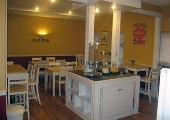 Econo Lodge London3