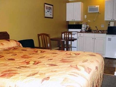 Econo Lodge Inn And Suite Merritt2