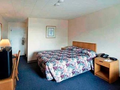 Econo Lodge Miramichi1