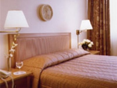 Clarion Hotel and Suites Downtown1