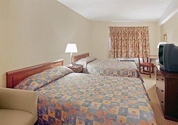 Econo Lodge Downtown Montreal4