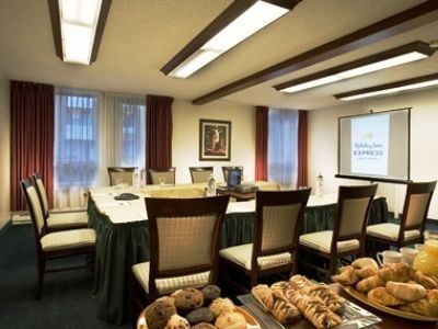 Holiday Inn Express Centre Ville2
