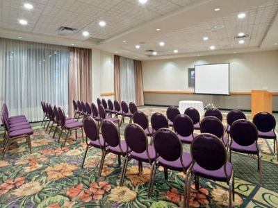 Holiday Inn North Vancouver3