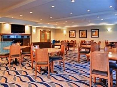 Holiday Inn Express Squamish2