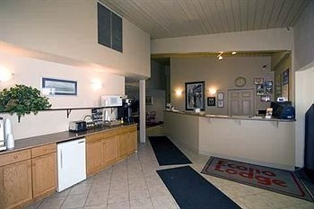 Econo Lodge Thunder Bay3