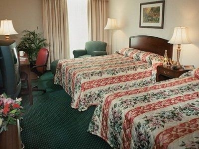 Carlingview Airport Inn3