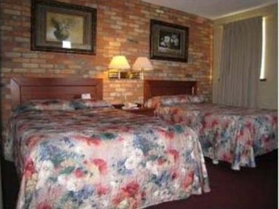 Howard Johnson Downtown Yorkville3