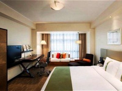 Holiday Inn Central Plaza3