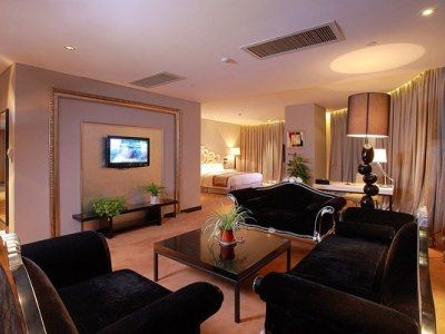 Ramada Parkside3