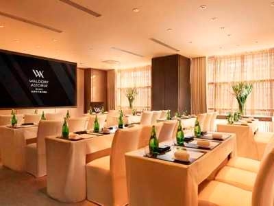 Waldorf Astoria (Premier)3