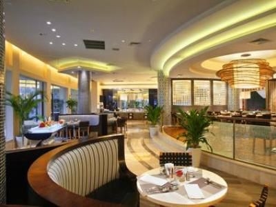 Crowne Plaza Riverside3