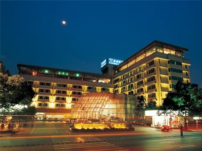 โรงแรมเลควิว (Lakeview Hotel)0