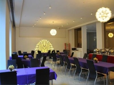 H Hotel2