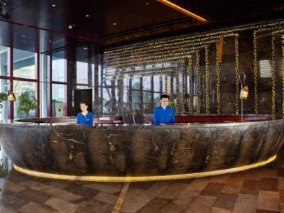 Crowne Plaza4