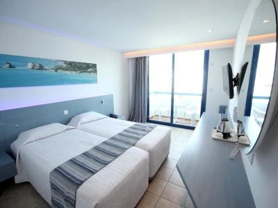 Anonymous Beach (Side Sea View)4