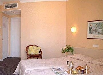 Hotel Ambassador1