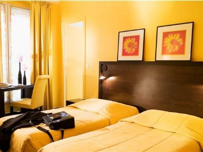 โรงแรมอาวาลอน (Avalon Hotel)1