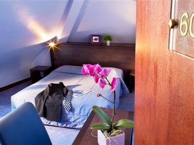 โรงแรมอาวาลอน (Avalon Hotel)2