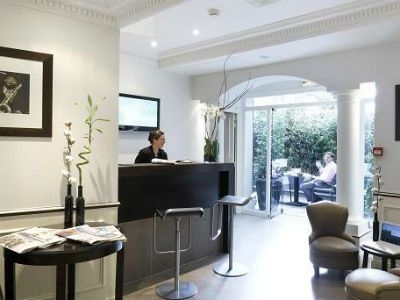 โรงแรมตูฌูร์ (Hotel Toujours)1