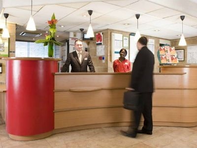 โรงแรมไอบิส ปารีส ปอร์ต เดอ แบร์ซี (Ibis Paris Porte De Bercy)1