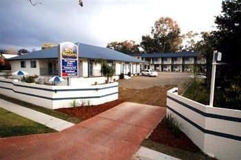 โรงแรมทูมุต ฟาร์ริงตัน (Tumut Farrington Motel)0
