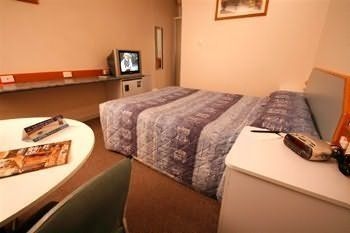 โรงแรมทูมุต ฟาร์ริงตัน (Tumut Farrington Motel)2