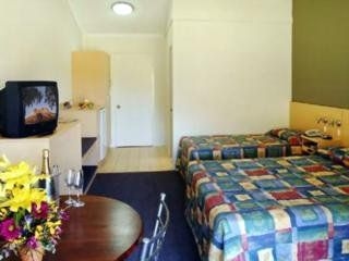 Heavitree Gap Outback Lodge4
