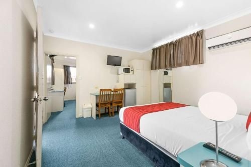 Econo Lodge Park Lane3