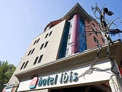 Ibis Heroes Square2