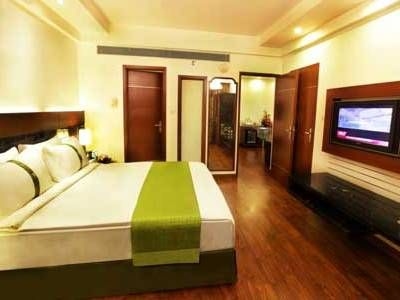 Holiday Inn (C)4