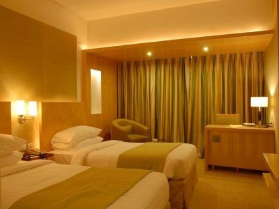 โรงแรมเพนินซูล่า แกรนด์ (Hotel Peninsula Grand)2