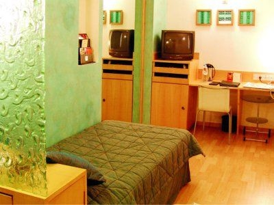 เดอะ ชาลีม่าร์ โฮเต็ล (The Shalimar Hotel)3