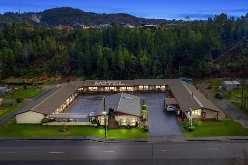 Gold Rush Inn3