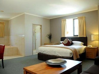 Quality Inn Colonial1