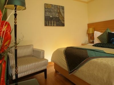 Residence (C)2
