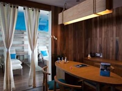 Bliss Surfer Hotel2