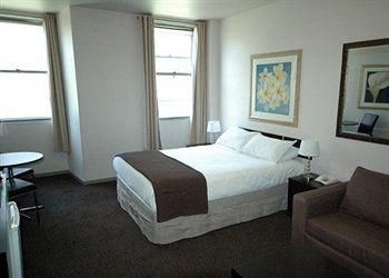 Econo Lodge City Square0