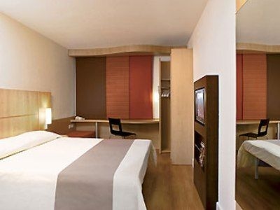 Ibis Como3