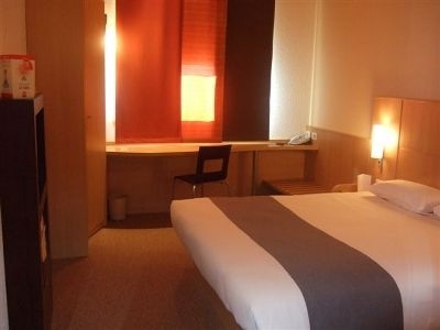 Ibis Como4
