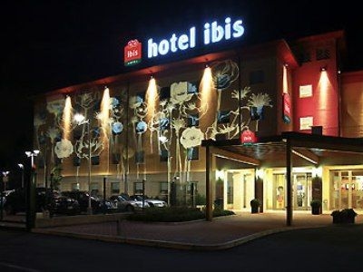 Ibis Como1