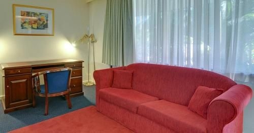 Cedar Lodge Motel4