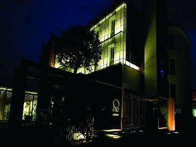 Una Hotel One0