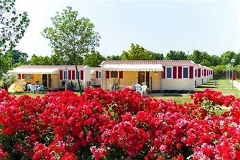 Garda Village2