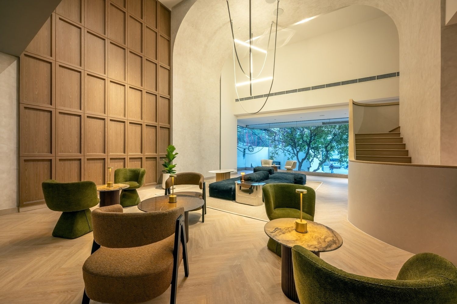 รอยส์ โฮเทล กรุงเทพฯ (ROYS Hotel Bangkok)1