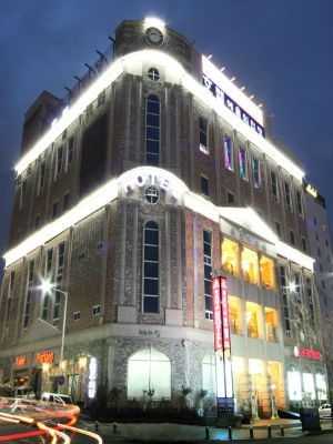 Arts Hall0