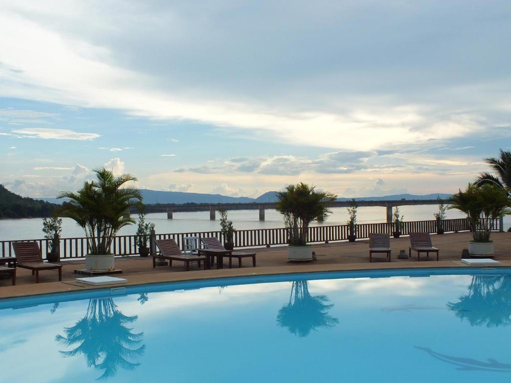 Arawan Riverside Hotel1