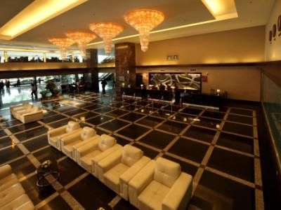Grand Paragon1